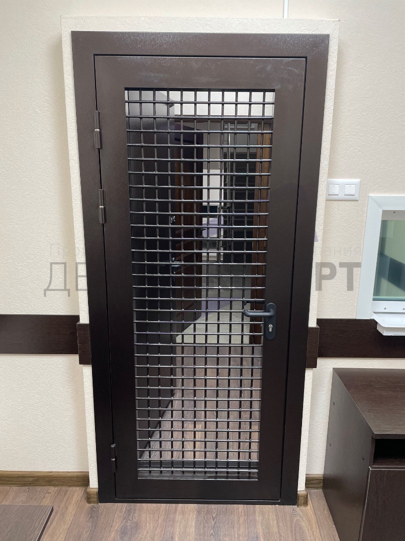 Дверь однопольная металлическая решетчатая с ячейками 150*150 из стальных прутьев 16